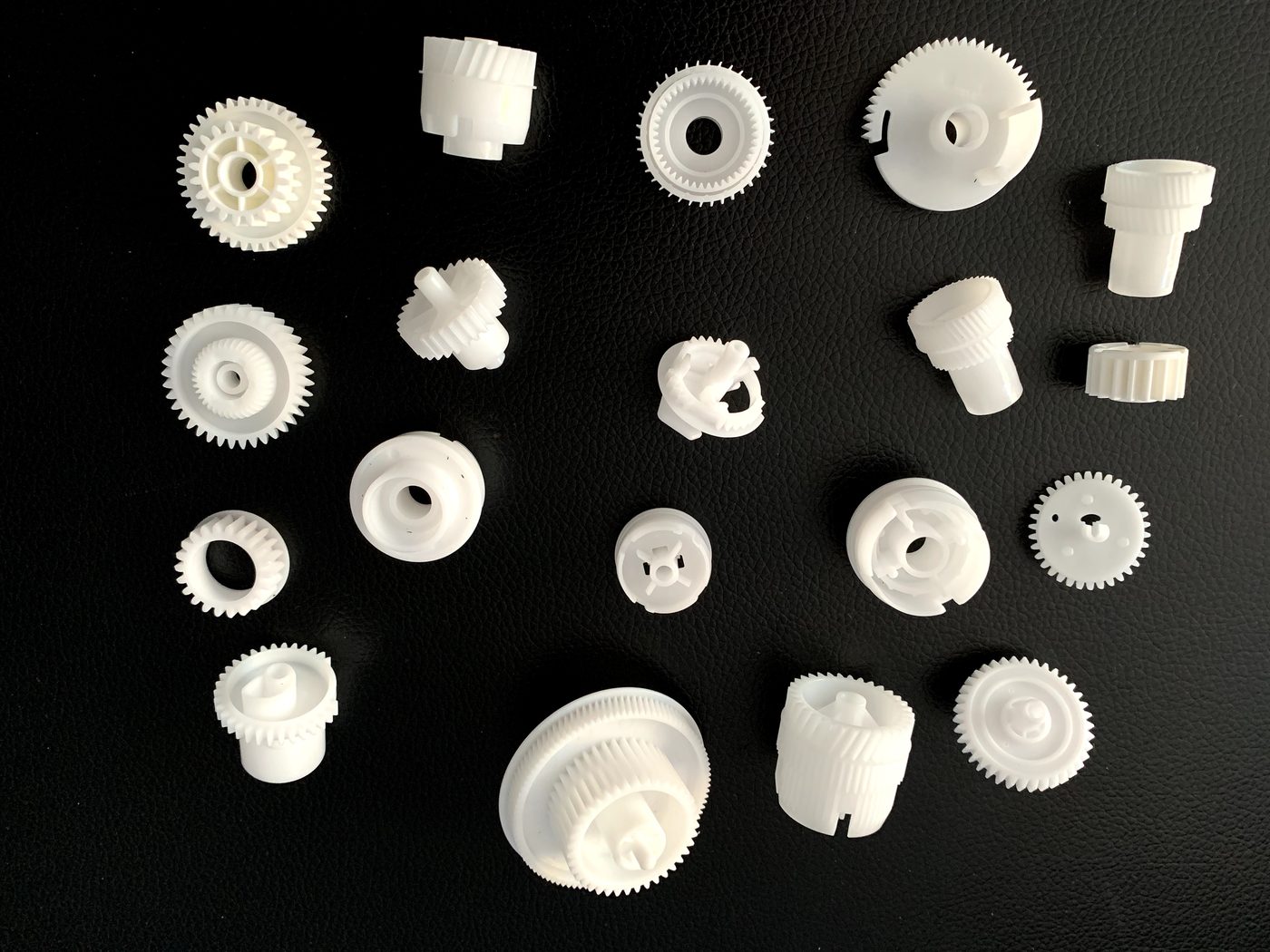 POM gear programme — spur, worm, planetary, pulley and cam forms in one run